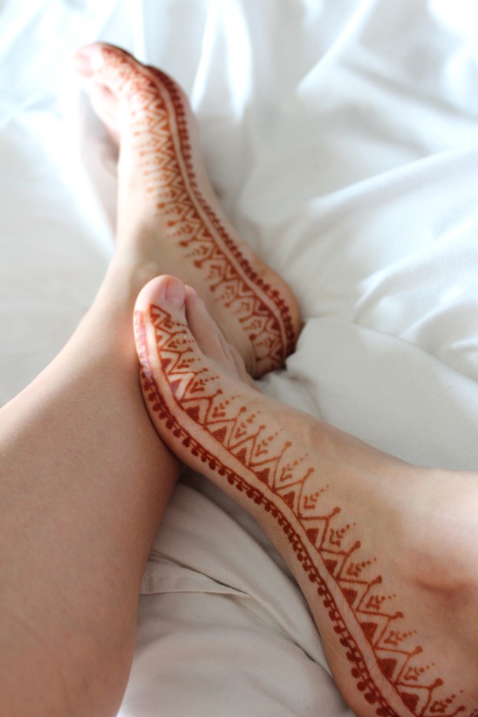 mehndi henna feet geometric design theseventhsphinx